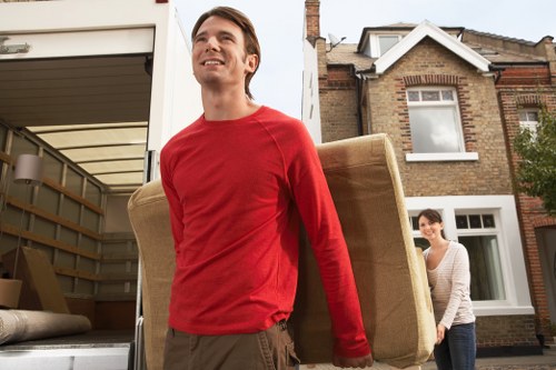 Packing and loading support for a London flat relocation